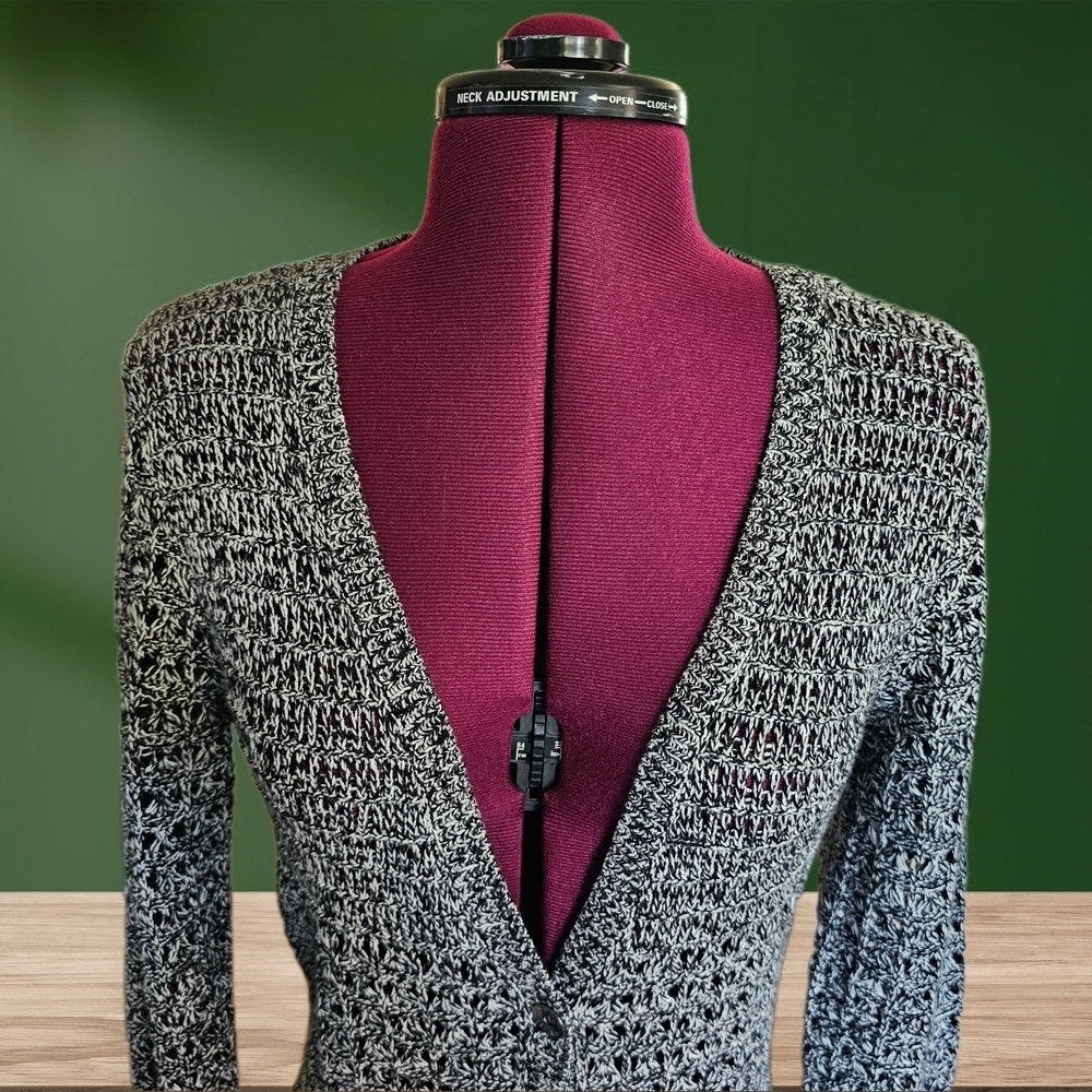 DKNY Loose Knit Deep V Neck Black White Buttoned Cardigan DKNY - Picture 2 of 16